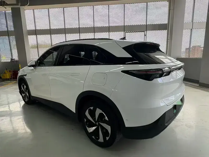 2025 Arcfox Alpha T5 с пробегом 33 000 км