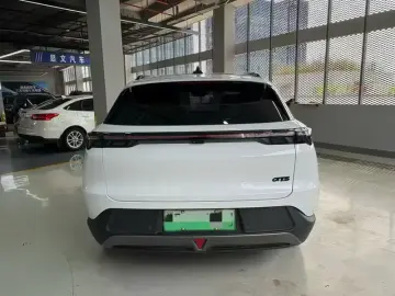2025 Arcfox Alpha T5 с пробегом 33 000 км