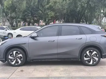 2025 Arcfox Alpha T5 с пробегом 12 000 км