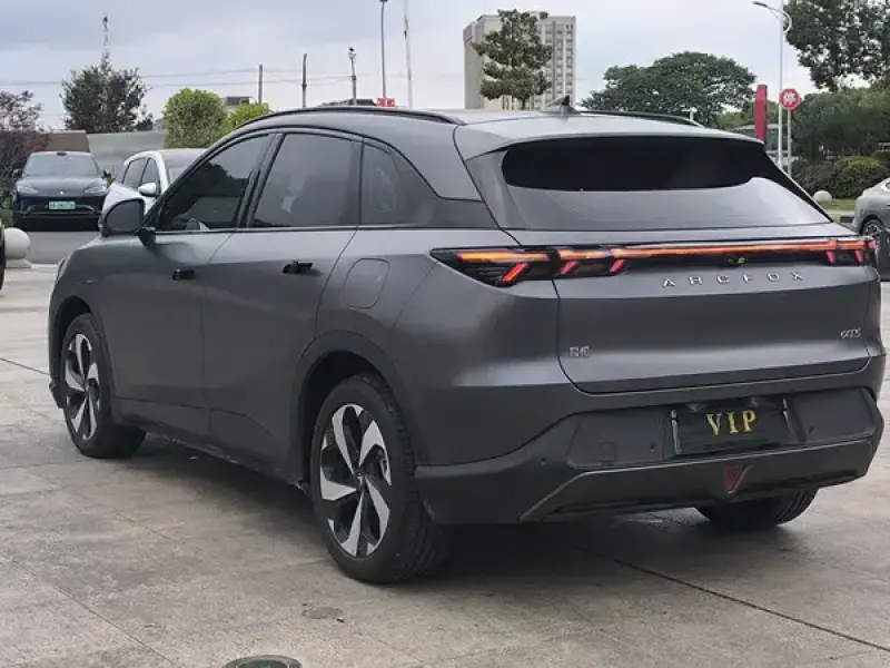 2025 Arcfox Alpha T5 с пробегом 12 000 км