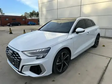 2024 Audi A3 с пробегом 14 000 км
