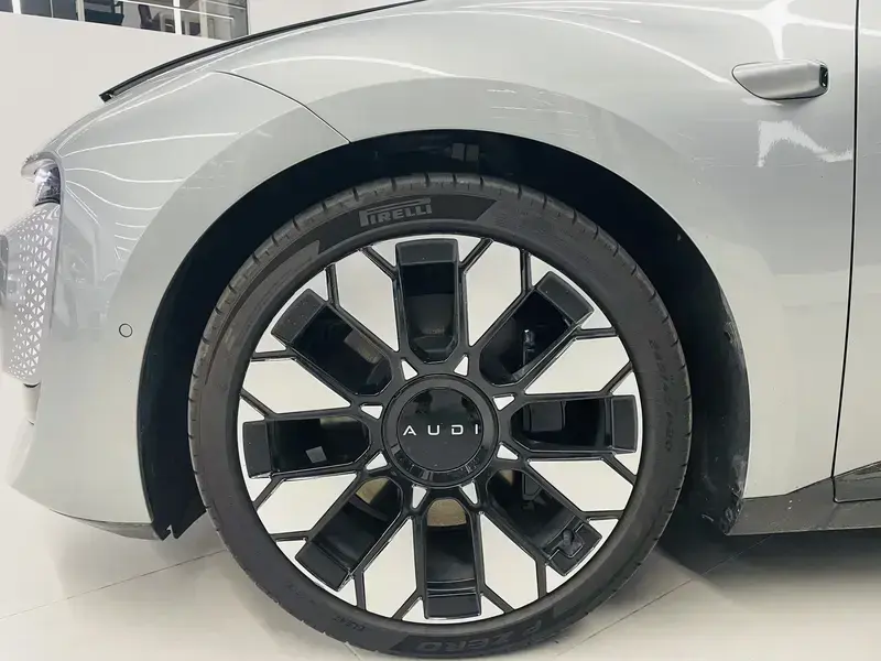 2026 Audi E5 с пробегом 5 800 км