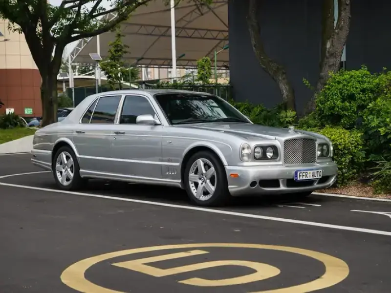 2002 Bentley Arnage с пробегом 53 000 км