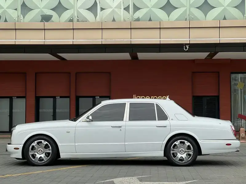 2004 Bentley Arnage с пробегом 22 000 км