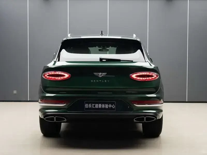 2025 Bentley Bentayga с пробегом 5 200 км