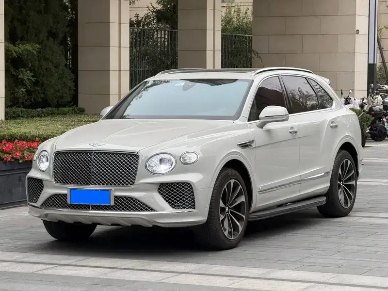 2021 Bentley Bentayga с пробегом 18 000 км