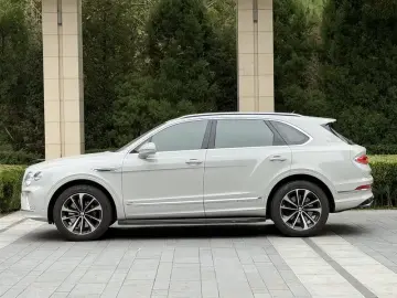 2021 Bentley Bentayga с пробегом 18 000 км