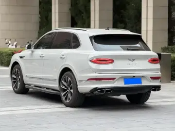 2021 Bentley Bentayga с пробегом 18 000 км