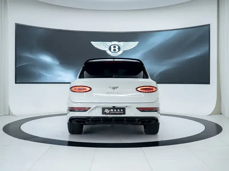 2022 Bentley Bentayga с пробегом 18 900 км