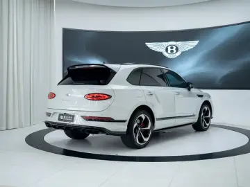 2022 Bentley Bentayga с пробегом 18 900 км