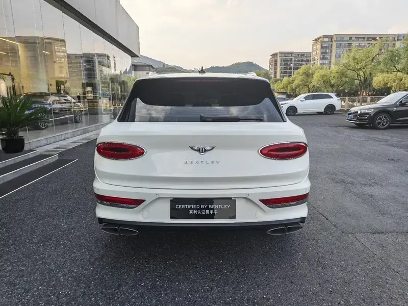 2022 Bentley Bentayga с пробегом 20 400 км