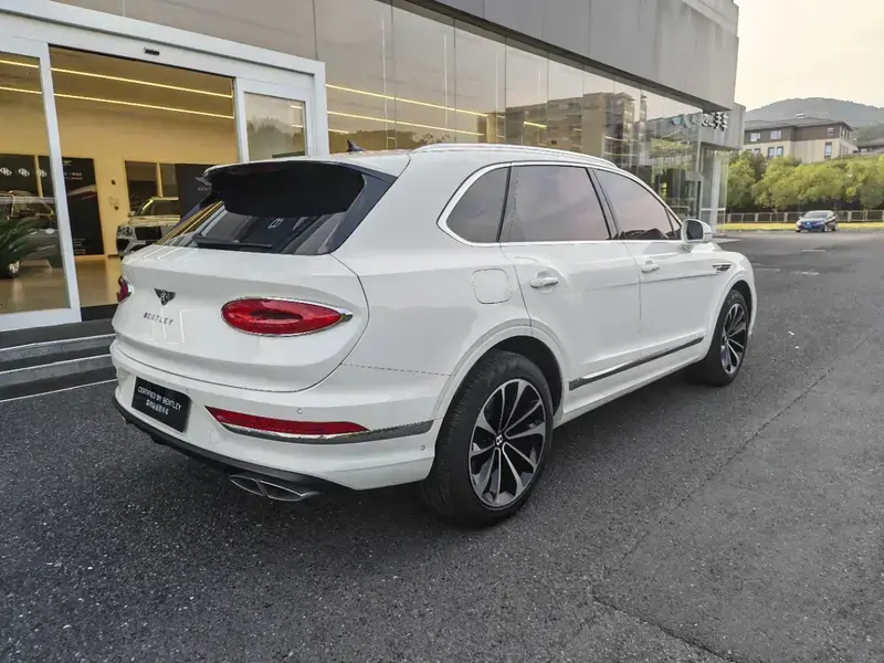 2022 Bentley Bentayga с пробегом 20 400 км