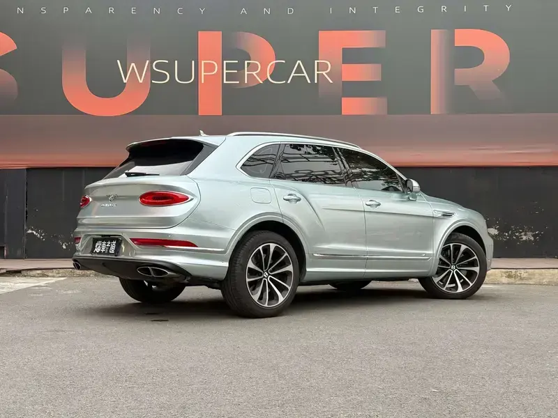 2021 Bentley Bentayga с пробегом 17 000 км