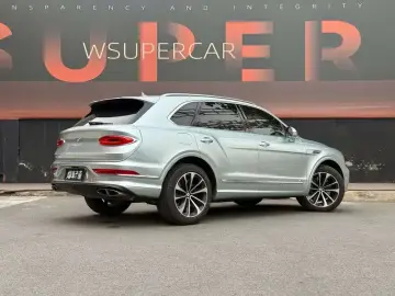 2021 Bentley Bentayga с пробегом 17 000 км