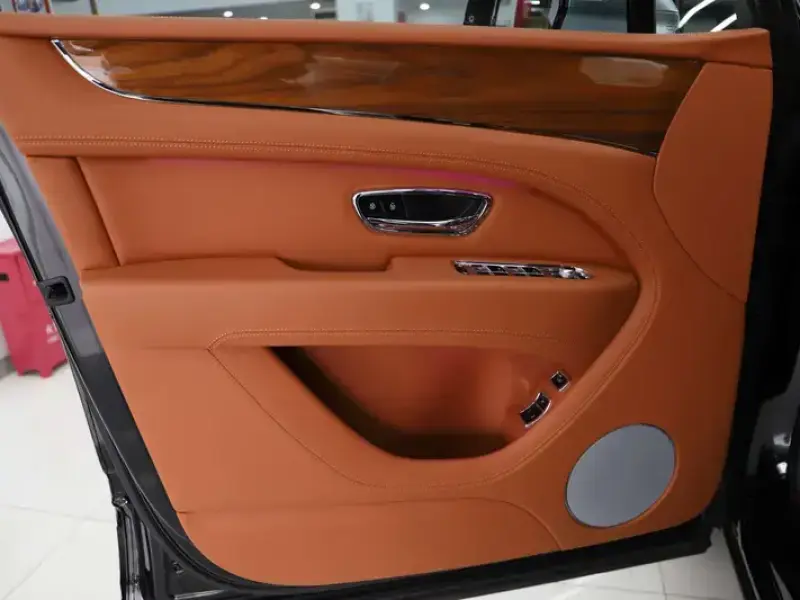 2021 Bentley Bentayga с пробегом 17 000 км