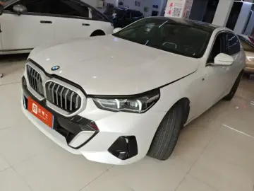 2024 BMW 5 серии с пробегом 12 800 км