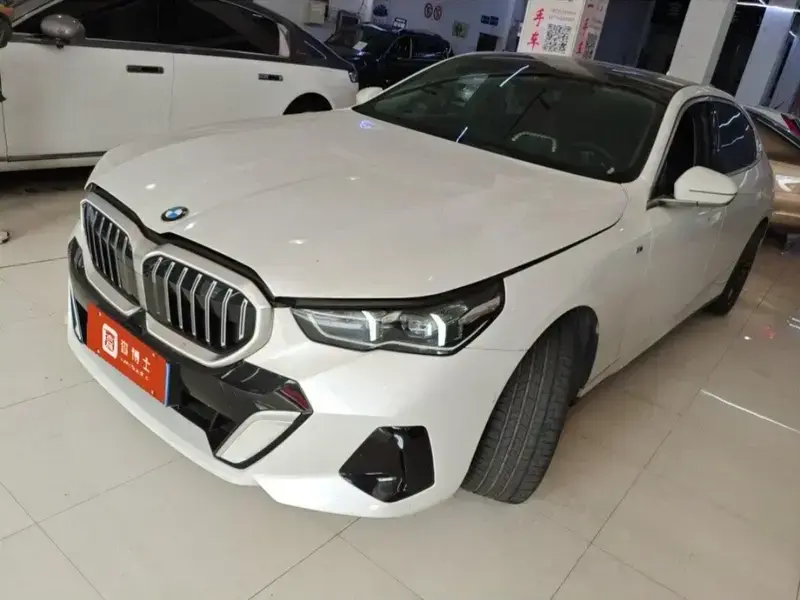 2024 BMW 5 серии с пробегом 12 800 км