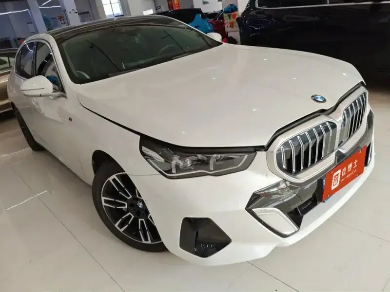 2024 BMW 5 серии с пробегом 12 800 км