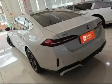 2024 BMW 5 серии с пробегом 12 800 км