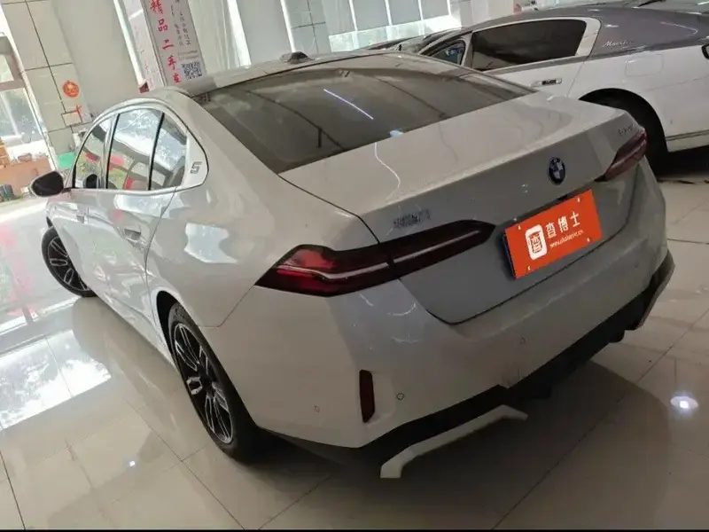 2024 BMW 5 серии с пробегом 12 800 км