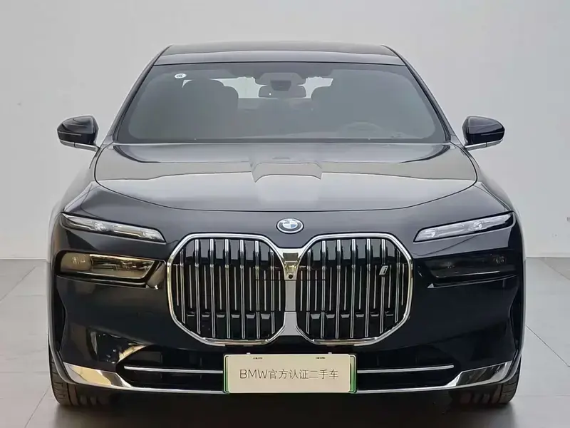 2023 BMW i7 с пробегом 8 600 км