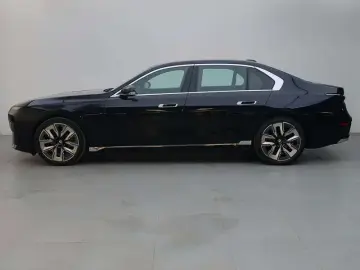 2023 BMW i7 с пробегом 8 600 км