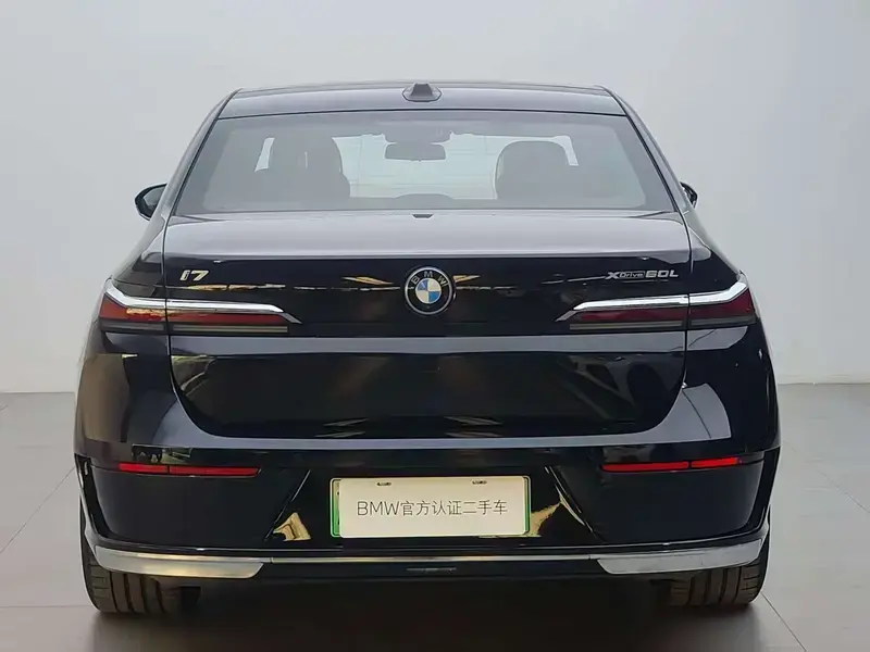 2023 BMW i7 с пробегом 8 600 км