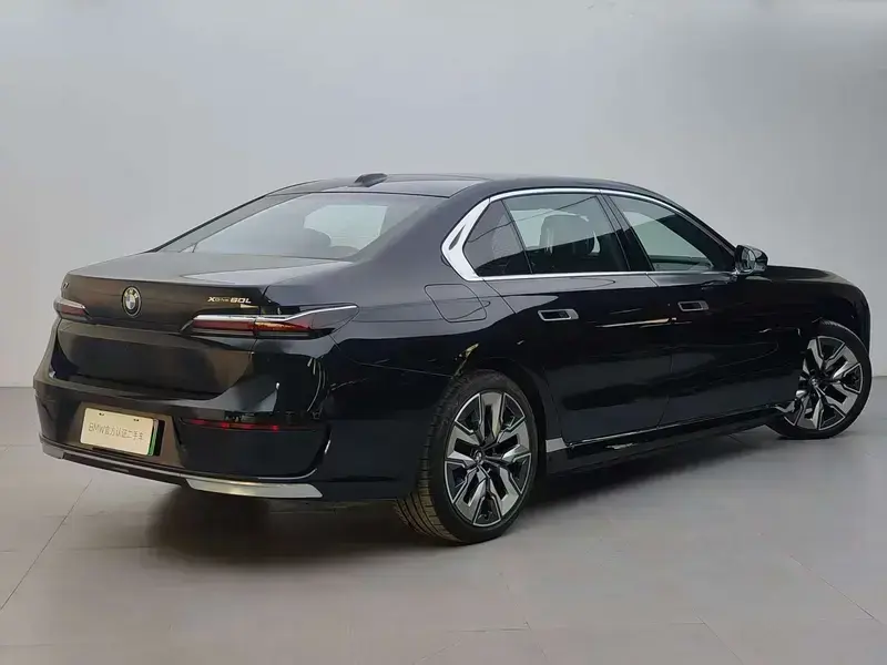 2023 BMW i7 с пробегом 8 600 км