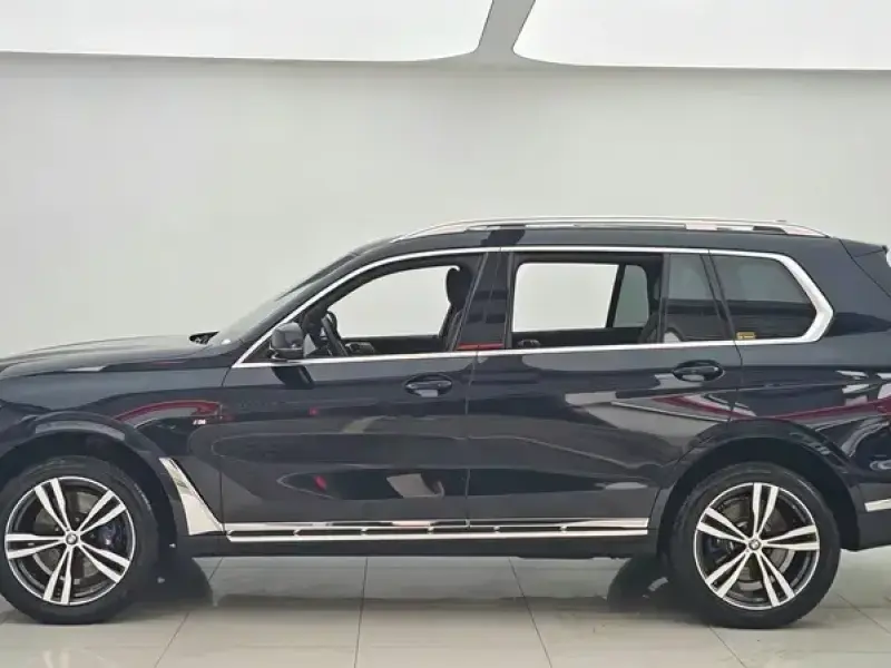 2022 BMW X7 с пробегом 23 000 км