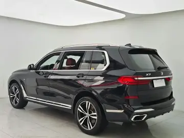 2022 BMW X7 с пробегом 23 000 км