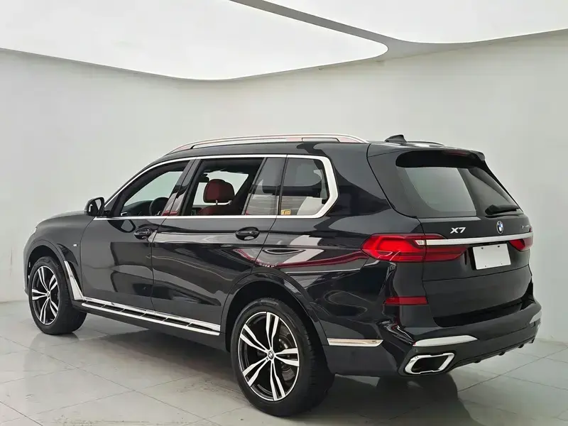 2022 BMW X7 с пробегом 23 000 км