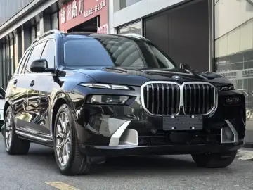2025 BMW X7 с пробегом 11 000 км