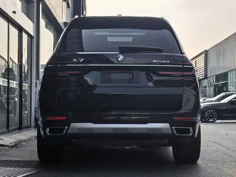 2025 BMW X7 с пробегом 11 000 км