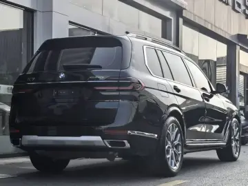 2025 BMW X7 с пробегом 11 000 км