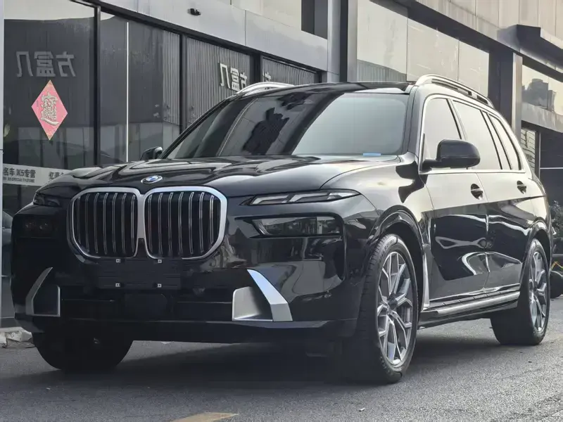 2025 BMW X7 с пробегом 11 000 км