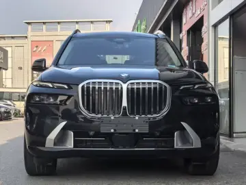 2025 BMW X7 с пробегом 11 000 км