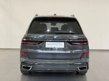 2024 BMW X7 с пробегом 6 000 км