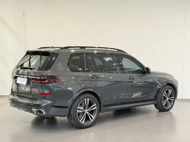 2024 BMW X7 с пробегом 6 000 км