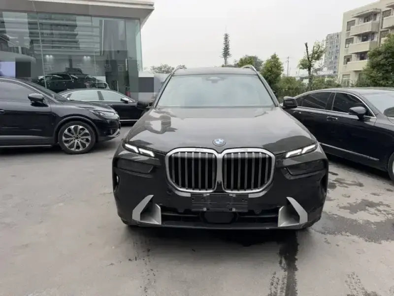 2023 BMW X7 с пробегом 40 000 км