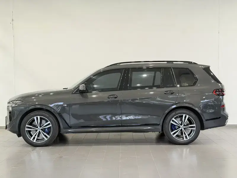 2024 BMW X7 с пробегом 6 000 км