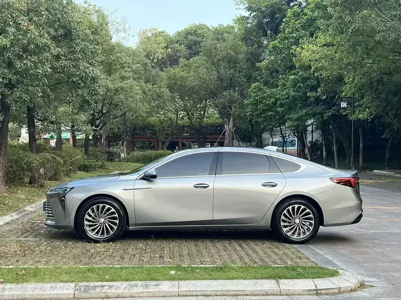 2023 Buick LaCrosse с пробегом 5 700 км