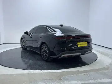 2025 BYD Han L с пробегом 15 600 км