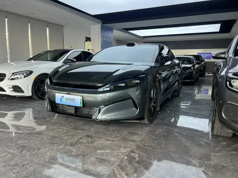2025 BYD Han L с пробегом 27 000 км