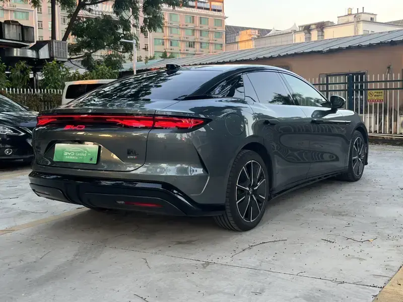 2025 BYD Han L с пробегом 11 500 км