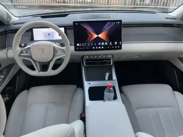 2025 BYD Han L с пробегом 11 500 км