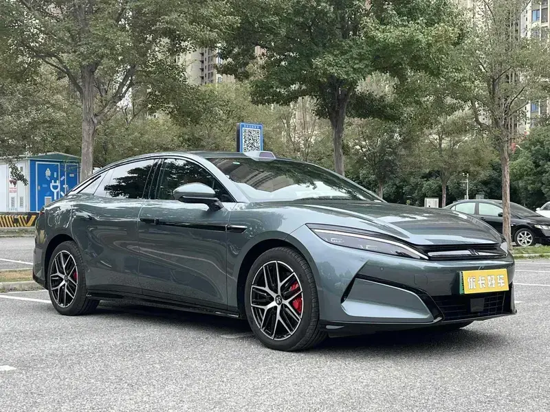 2025 BYD Han L с пробегом 10 000 км