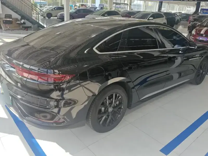 2025 BYD Han с пробегом 26 000 км