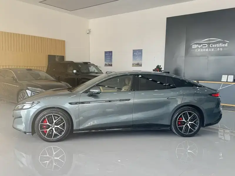 2025 BYD Han L с пробегом 8 800 км