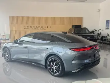 2025 BYD Han L с пробегом 8 800 км