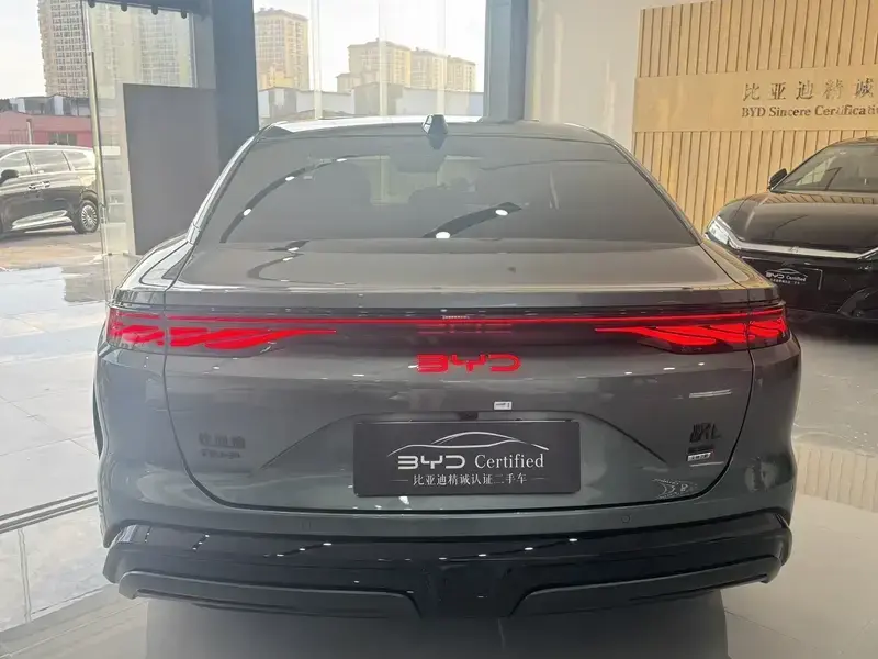 2025 BYD Han L с пробегом 8 800 км